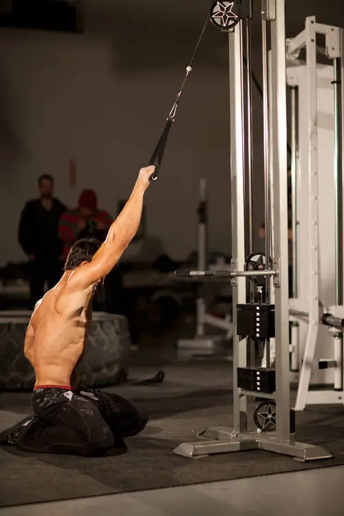 Solo-Handed Skyward Cord Reel On Bent Knees (Wingspan - Line Starter)